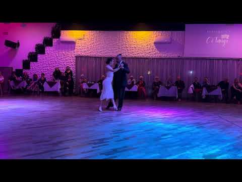 Solene Van y Jorge Pahl - Gallo Ciego - Naples