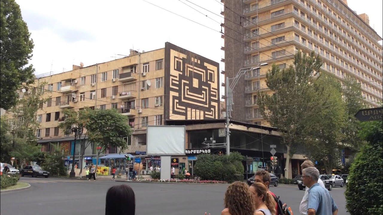 Олимпийский комитет в ереване. Военный парад в ереване. Квартал кентрон ереван. Ереван каскад матенадаран. Ереван 9.