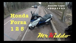 A Day With The Honda Forza 125 - An Absurd Review