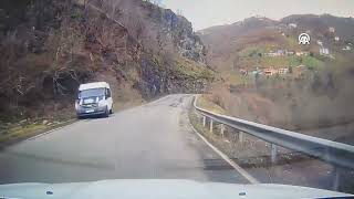 Trabzonda Öğrenci Servisi Ile Otomobilin Karıştığı Kaza Anı Kamerada