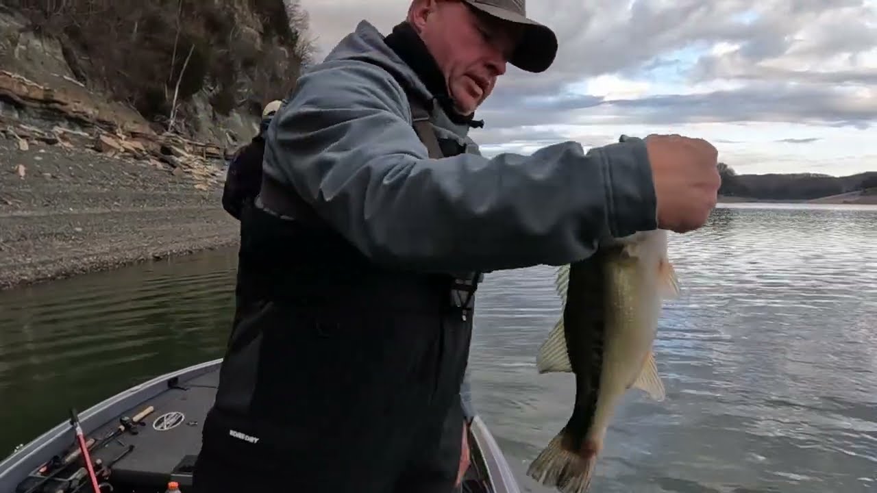 Lake Cumberland Bass Fishing December 22nd. Committed to the Cranking Grind!