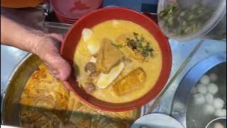 I've Found The BEST Laksa in Singapore! - Singapore Hawker Street Food