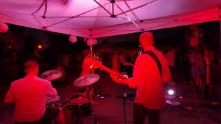 Soul Between Strings Plays Runaway Baby And Teenage Dirtbag