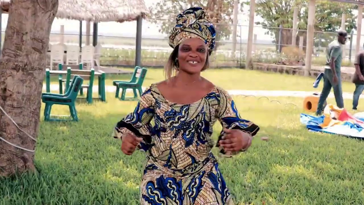 Aziza Yidogô ( Alain Kindafodji) dans  Huhlon mahu ton  