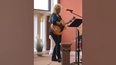 Ellen Meyer sings a Unity Advent song