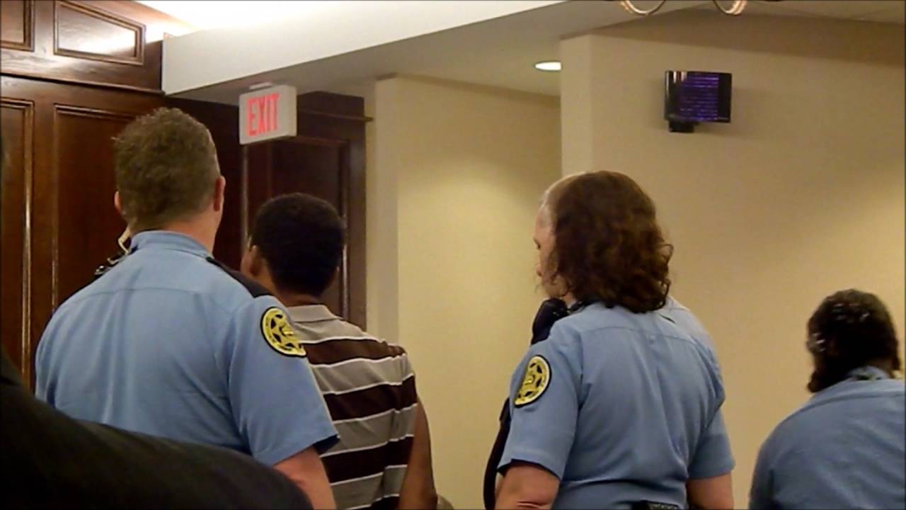 Raw video: Part II- man resisting arrest in Clarksville court found in ...