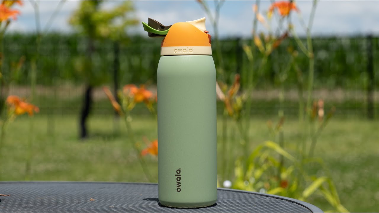 Shop Owala 32oz FreeSip Stainless Steel Water Bottle In Red/purple Shop Owala 32oz FreeSip Stainless Steel Water Bottle In Red/purple