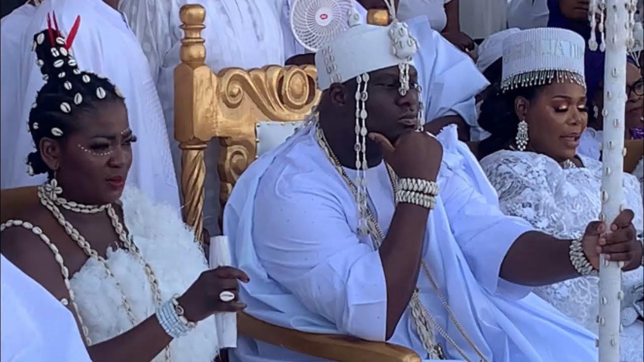 SEE HOW OLORI ASHLEY CLAIM PRAYER FOR ONI OF IFE WHILE USING IFA DIATIES