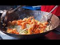 Comptence incroyable riz frit aux crevettes gantes matre des comptences en wok cuisine de rue