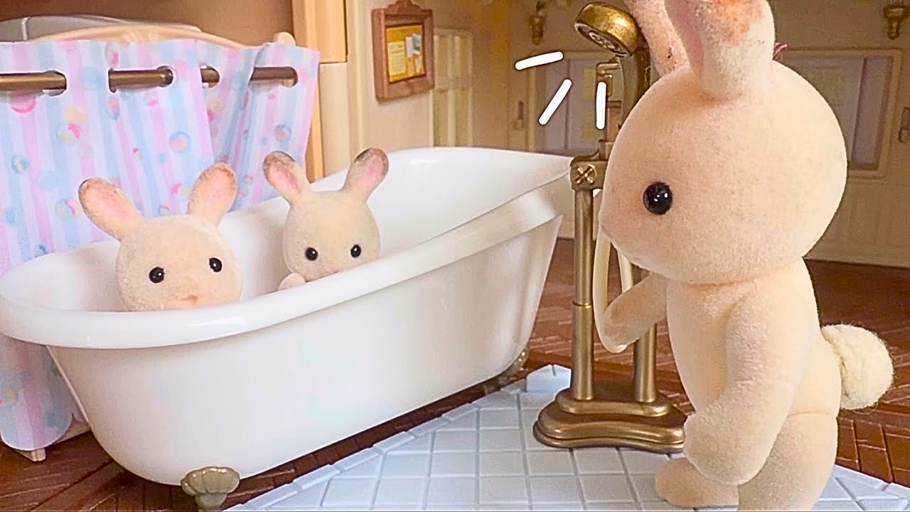It's bath time! 🛁 | Sylvanian Families - YouTube