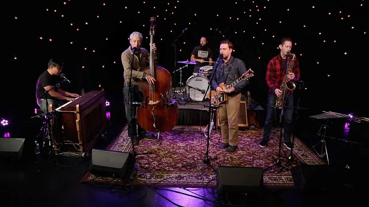 JD McPherson - "Hey Skinny Santa!" - KXT Live Sess...