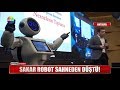 Sakar robot sahneden düştü!