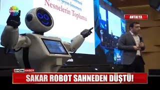 Sakar Robot Sahneden Düştü