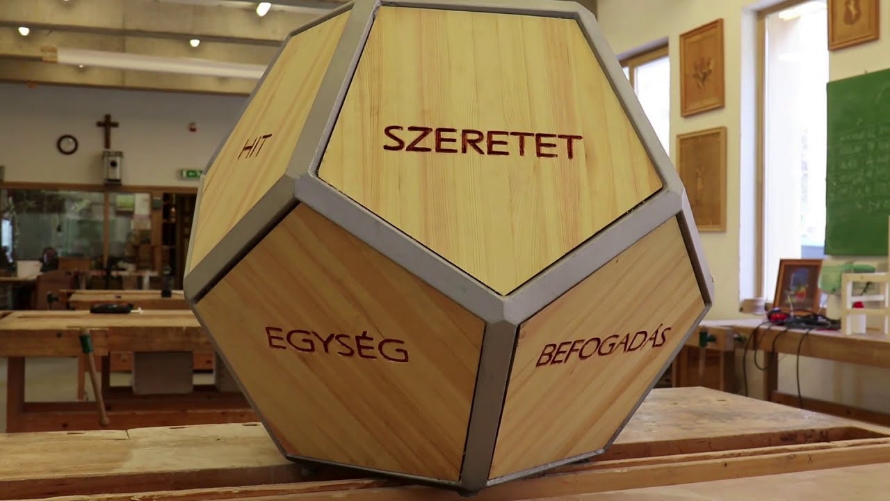 Értékoldalú dodekaéder | 300 éves a Piarista Rend Magyar Tartománya