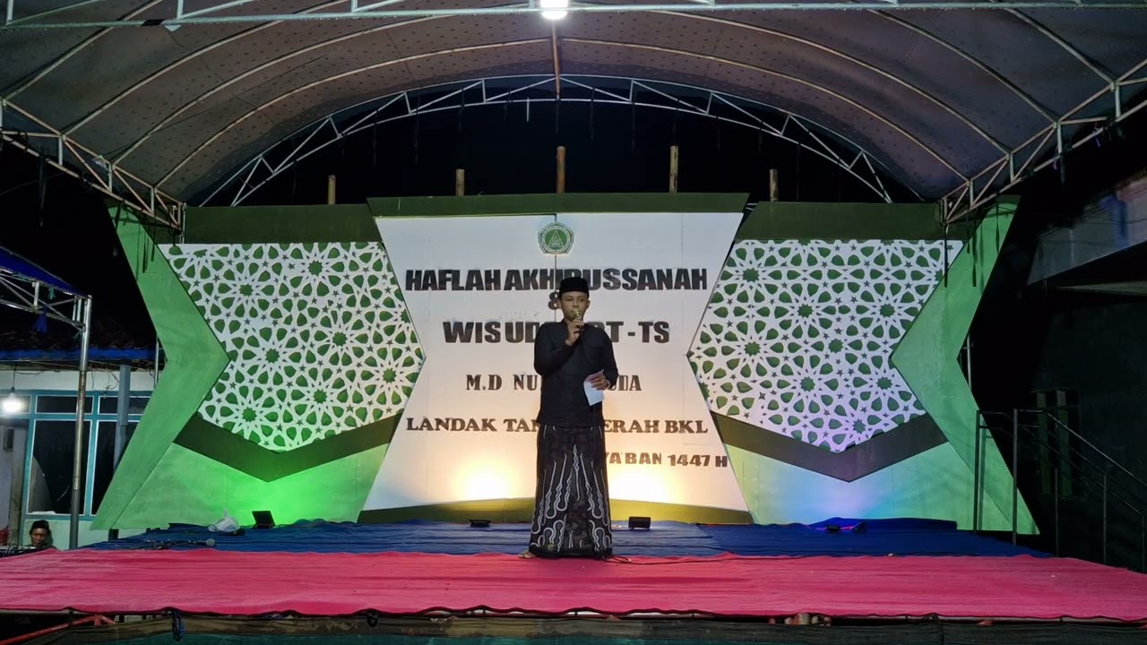 MC dan pembacaan suratul fatihah oleh kiyai ahmad dasuki