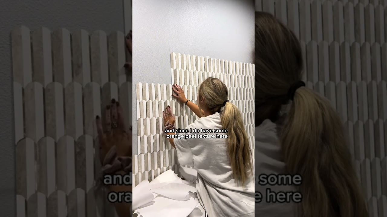 Делаю самоклеящуюся стену в своей ванной комнате. 👀👀 Что вы думаете о результатах? 