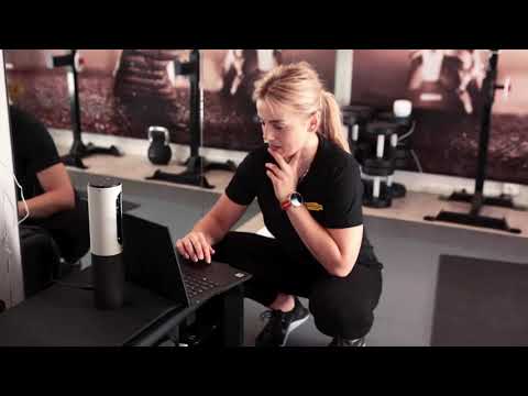 Technogym Stream - bring the gym home - Pia Seeberg shows how to use