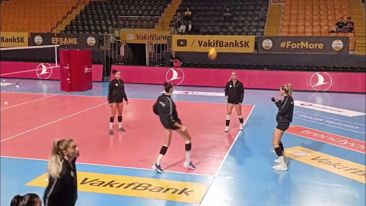 Gabi Guimaraes Cansu Özbay Alexia Carutasu Zeynep Sude Demirel Vakıfbank Volleyball