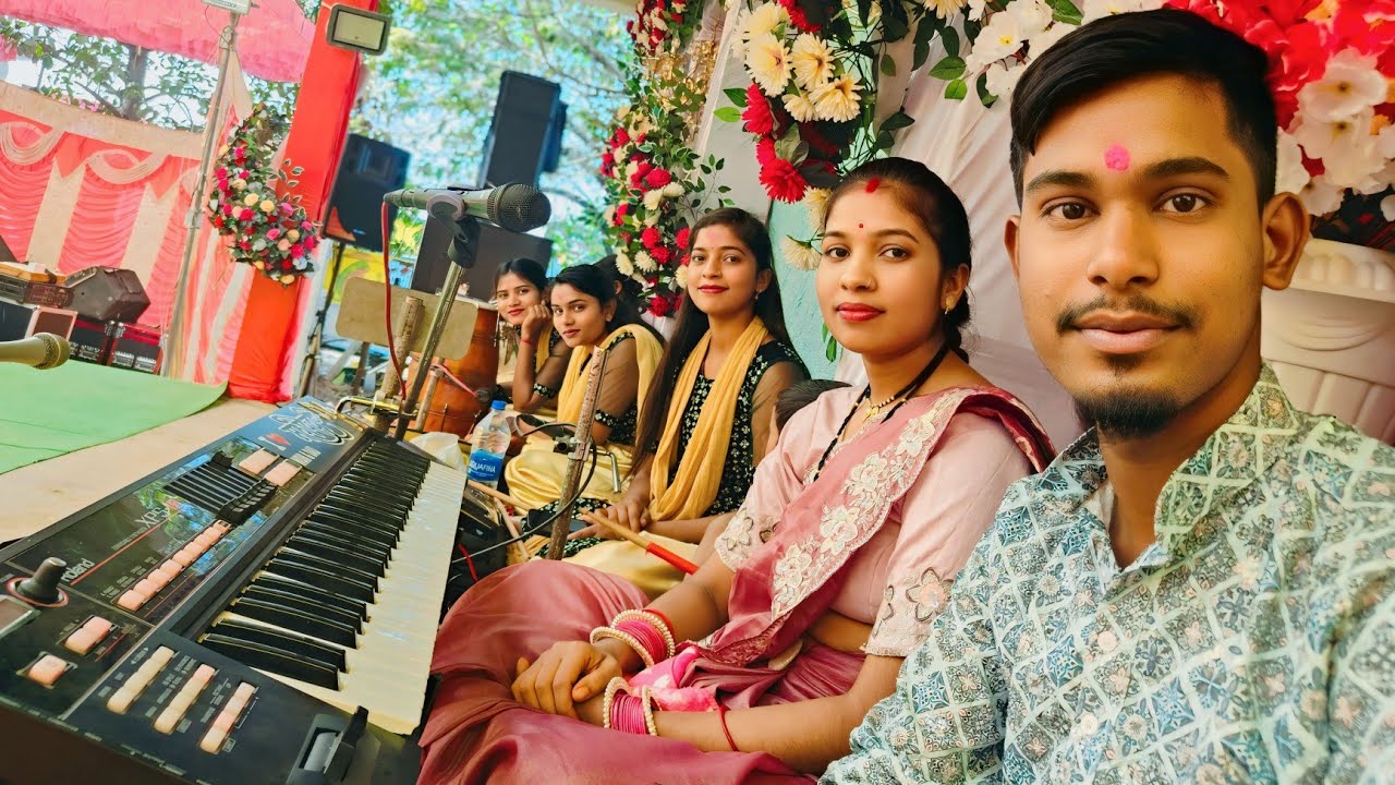 हमर सरिता दीदी आगे अपन टीम में ऑर्गन बजाय बर 🤩😍बहुत अच्छा लगिस दीदी के बहुत दिन बाद आगमन होइस 😍