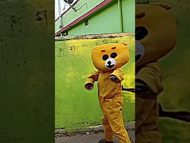 Funny Teddy bear dance 😂 #danceprank 🤣#pranks #comedy🤣 #youtubeshorts #shorts #teddy #funnyshorts 🤪 class=