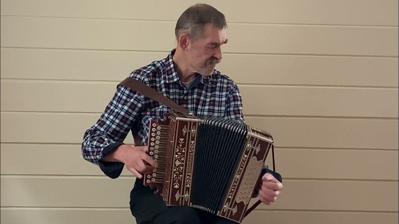 гармонь вологодская заказная. д конькова. д конькова. д конькова. гармонист с любительской гармонью.