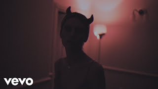 Vignette de la vidéo "Wolf Alice - Sadboy (Official Video)"