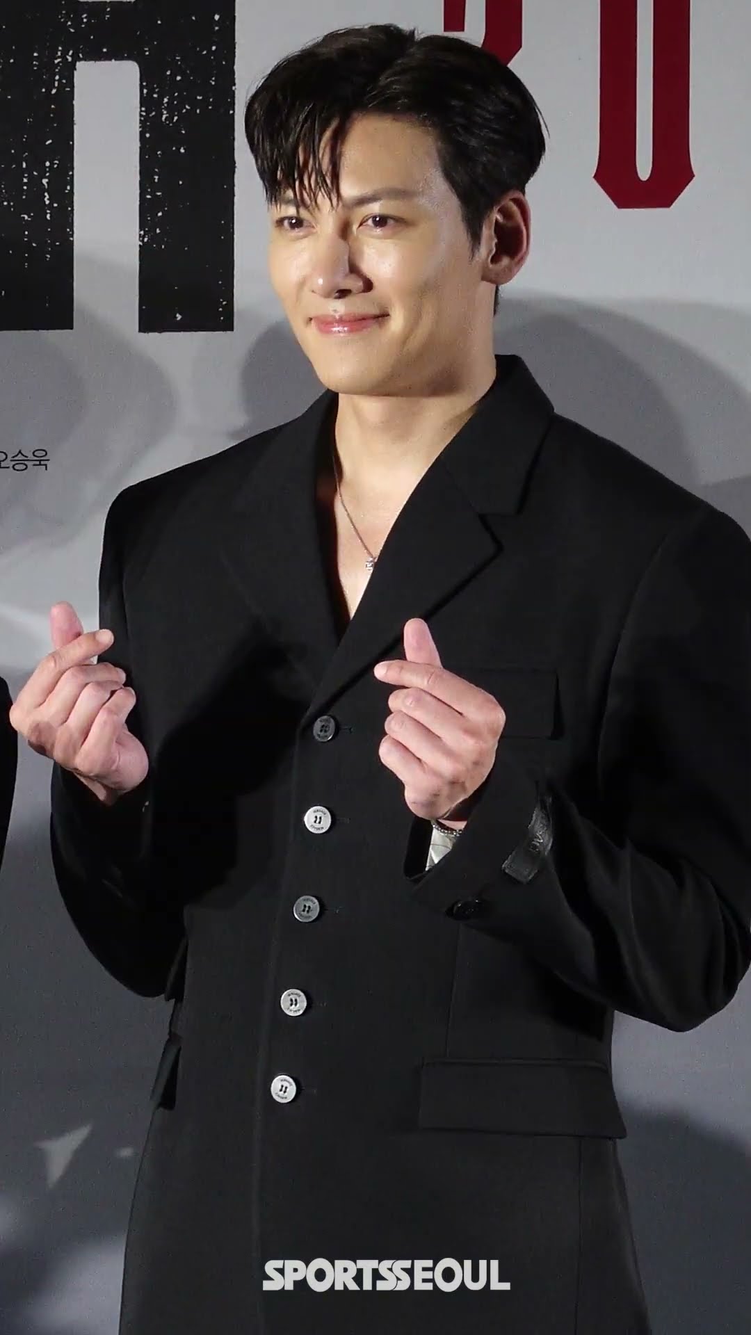 지창욱, 각도를 가리지 않는 잘생김