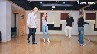 KARD “GUNSHOT” Dance CHALLENGE with BLINDFOLDS On! [ENG SUBS]