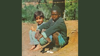 Video thumbnail of "Milton Nascimento - Cravo E Canela"