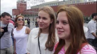 Russian people sing Russian national anthem (subtitles)