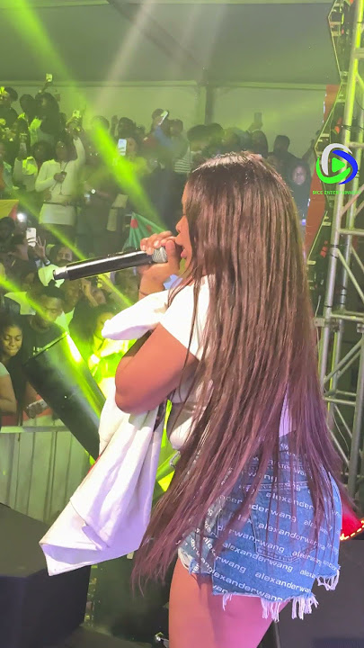 Babalwa M closing off her performance at Kelvin Momo's show in Mozambique with ‘Amalobolo.’