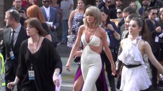 Taylor Swift, Hailee Steinfeld and Zendaya Coleman arriving to the 2015 Billboard Awards @taylorswif