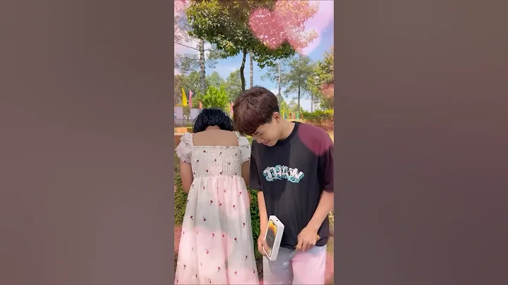 SH - The surprise when she turned around 🤣 #shorts #comedy #funny