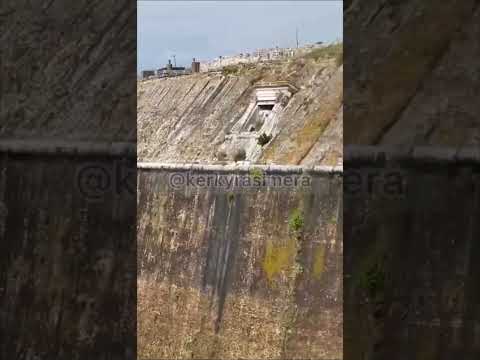 Πυροσβεστικά σπεύδουν το παλαιό φρούριο μετά από φωτιά σε εκκλησία