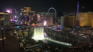 THE COSMOPOLITAN OF LAS VEGAS Casino Room Tour + Amazing View of Bellagio Fountains Las Vegas Strip by She Saved® 655 views 11 months ago 5 minutes, 24 seconds
