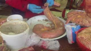 Вот так в Казахстане на рынке при вас готовят вкуснейшую колбасу из конины 