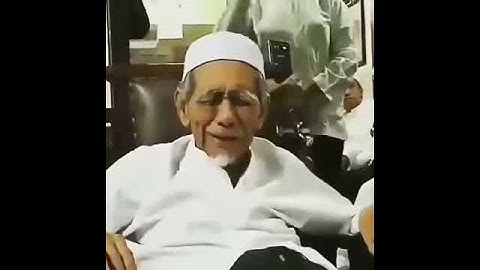 Mbah maimun Zubair menangis di saat membaca sholawat