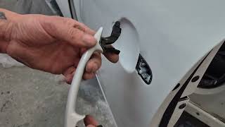 Skoda yeti door handle removal | How to remove a skoda yeti door handle.