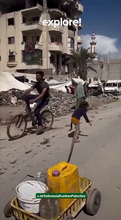 Anak Gaza Ini Tak Sedang Bermain, Tapi Bertahan Hidup...