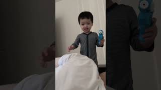 潘爸乐爷vlog：leye宝宝早醒叫潘爸起床，像小企鹅一样可爱baby leye & pan #dadlife #baby #babyboy #family #familygoals