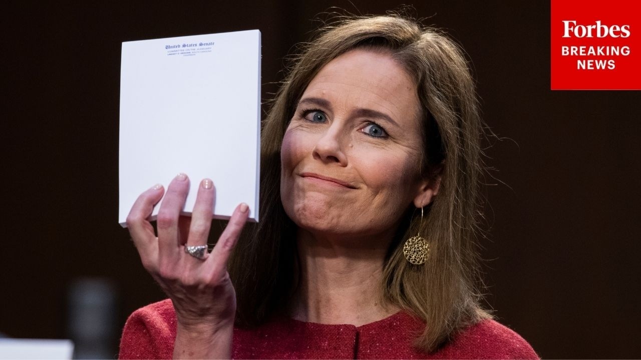 'Are You An Android Guy?': Amy Coney Barrett Gets Laugh Out Of Courthouse After AirDrop Comment