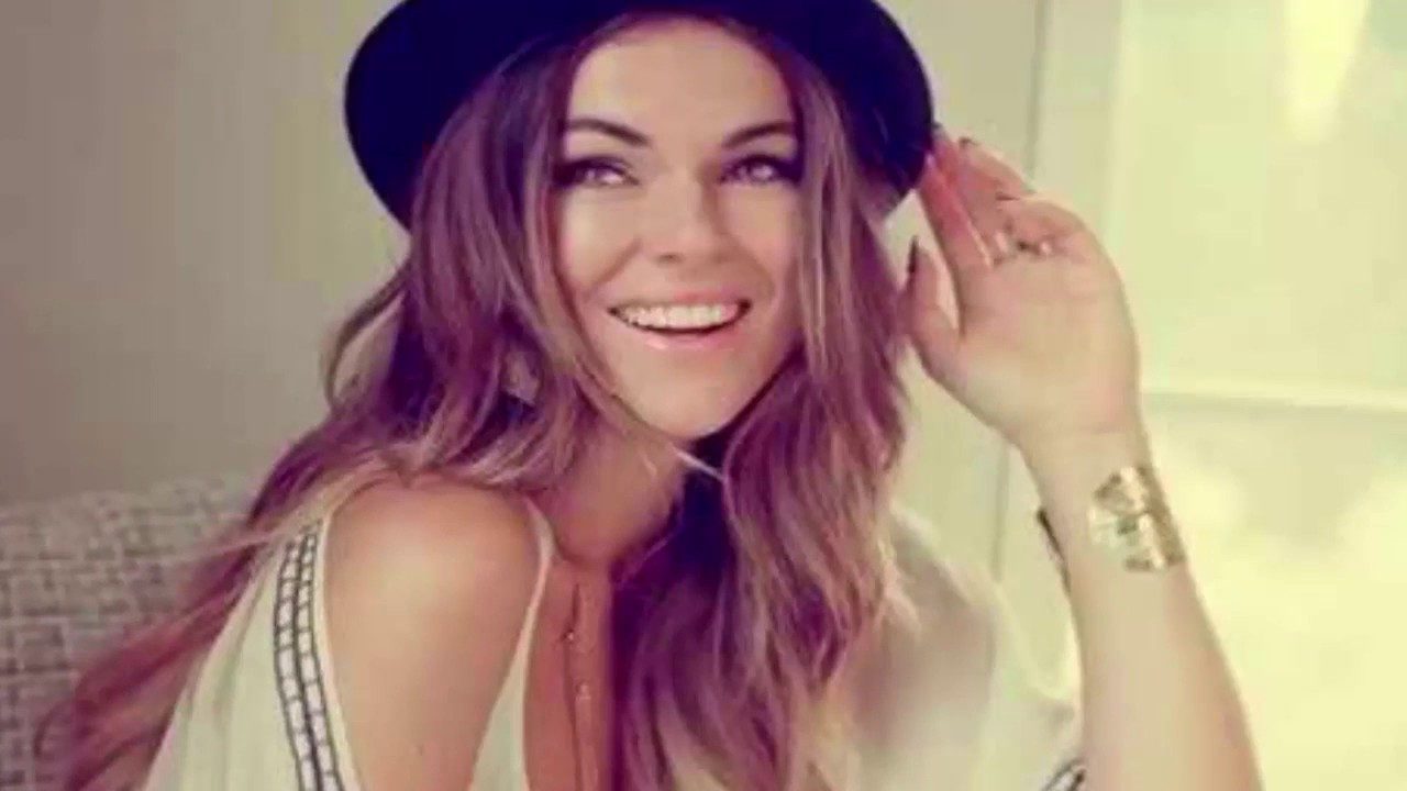 Top 10 Most Beautiful Canadian Women **Top 10**