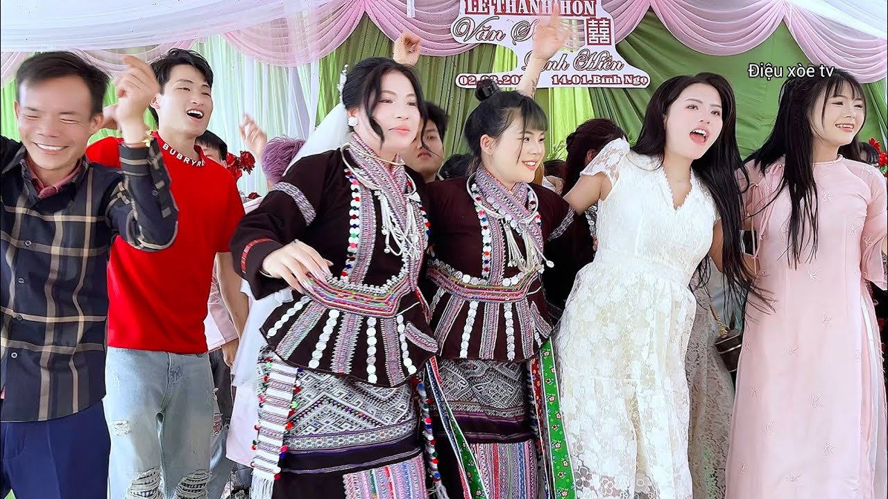 DANCE NHIỆT TÌNH TRONG LỄ THÀNH HÔN VĂN SÒI ❤️ LINH HIÊN BẢN PHIỀNG GIẰNG