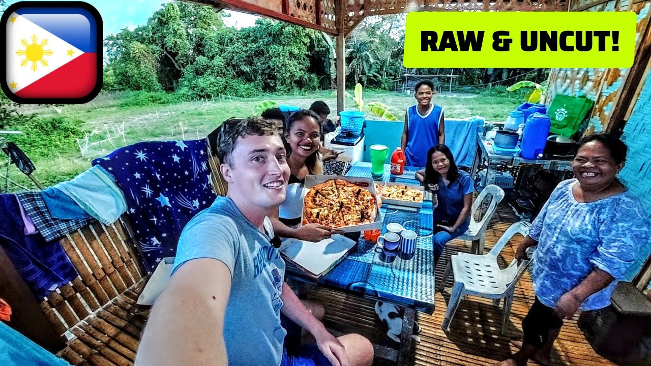 Мама купила нам всем ужин на Филиппинах! 🇵🇭