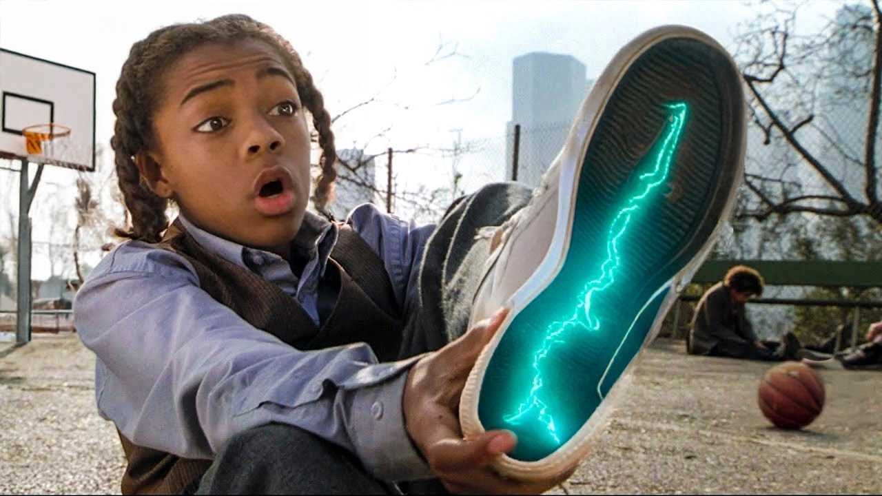 DOGO ALIVAA VIATU VYA MAAJABU, VIKAMFANYA KUWA STAR