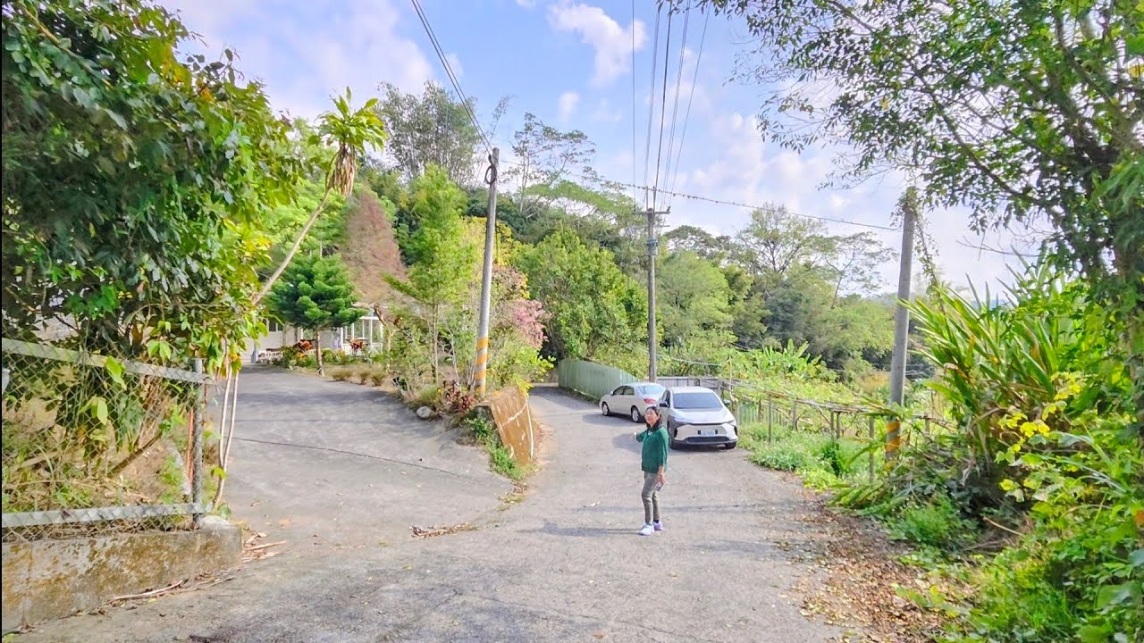 若隱若現獨門獨院🍀台中近東勢市區🌿漢翔工程師最愛的園區+無敵清幽大平台+新手超級友善道路+有水有電+採光玻璃屋有門牌有稅籍證明（農地1047坪）1380萬每坪1.3萬 0977188512傅晏棠房地產