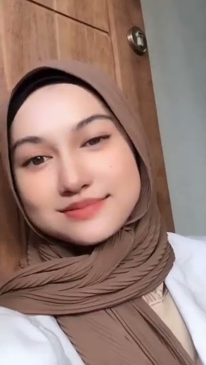 Sexy Tiktok Hijab Wink #shorts #tiktok #dance