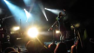 Lena &amp; Kat Vinter - The Girl - Carry You Home Tour 2015 -Frankfurt