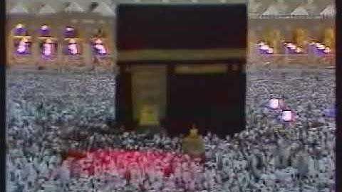 الشيخ علي جابر  رحمه الله  يترنم في الحرم المكي الشريف بتلاوة سورة الإنسان