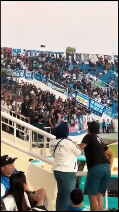 Supporter arema ngamuk ke tribun bobotoh saat persib cetak gol #aremania #bonek #thejak #viking